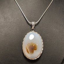 Load image into Gallery viewer, Dendritic Agate pendant / Tree Agate