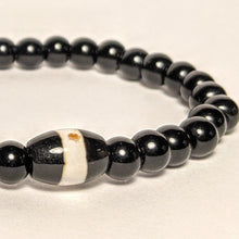 Load image into Gallery viewer, Onyx bracelet with One Medicine stone