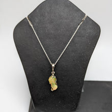 Load image into Gallery viewer, PREMIUM COLLECTION - Australian White Precious Opal pendant