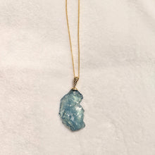 Load image into Gallery viewer, PREMIUM COLLECTION - Aquamarine Pendant - 14K yellow gold
